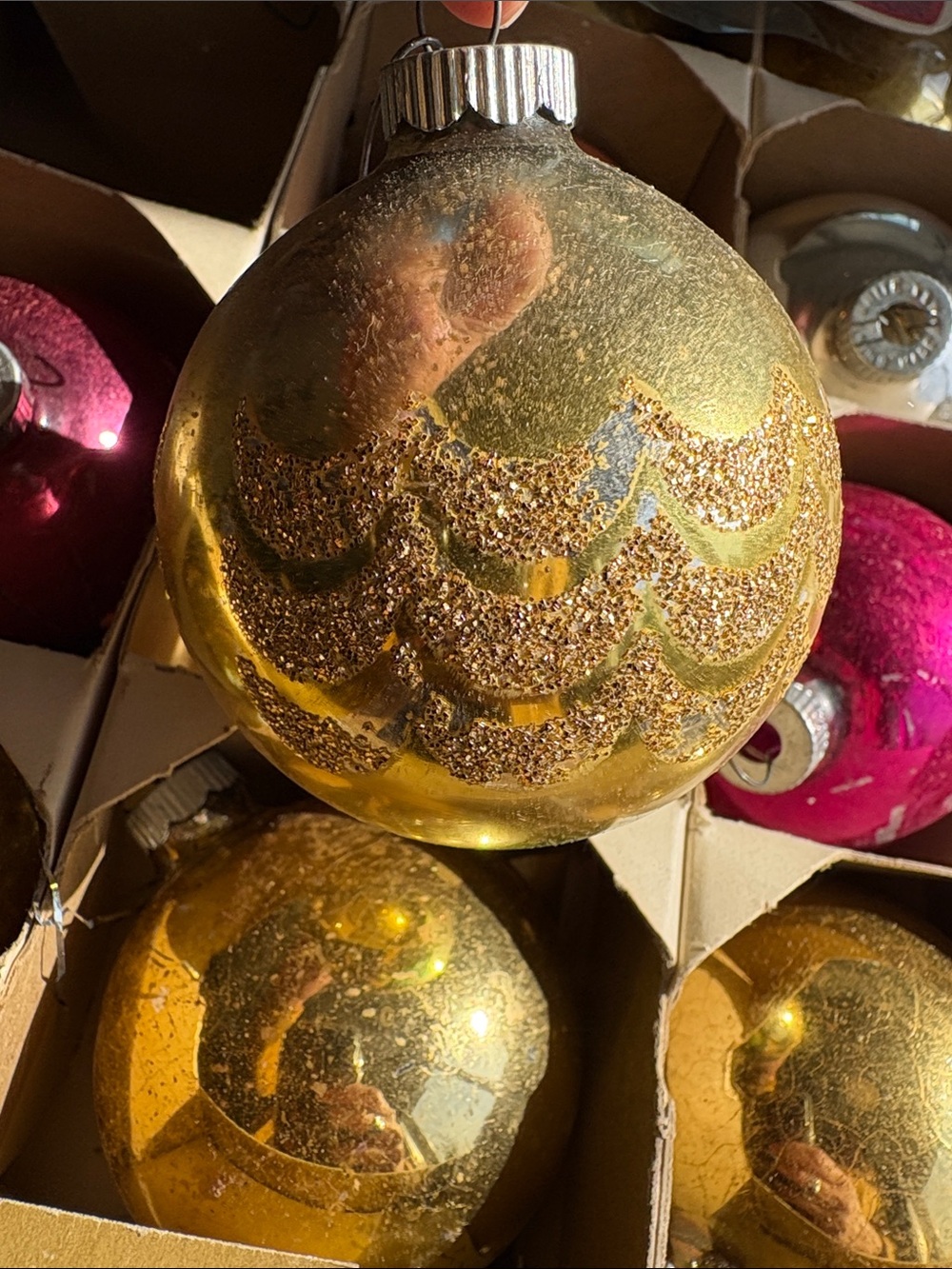 Shiny Brite Gold & Pink Vintage Glass Christmas Ornaments - Set 1965 - Picture 5 of 12